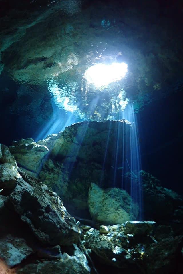 ユカタン半島 ユカタン半島の地底湖に潜る