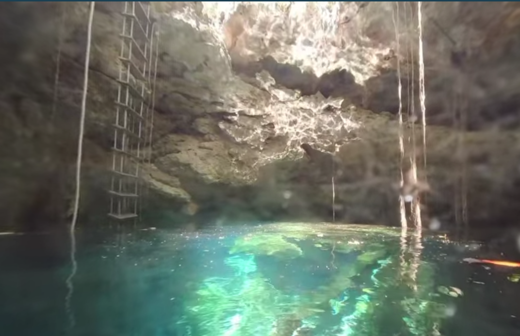 ユカタン半島 📍Cenote Hubiku, Mexico メキシコのユカタン半島にある